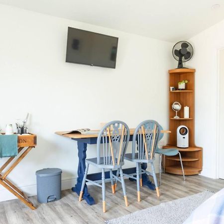 Pear Tree Cabin Whitstable Dış mekan fotoğraf